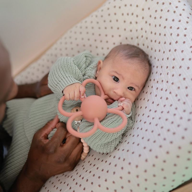 Mushie närimisrõngas Rattle Teether - Daisy